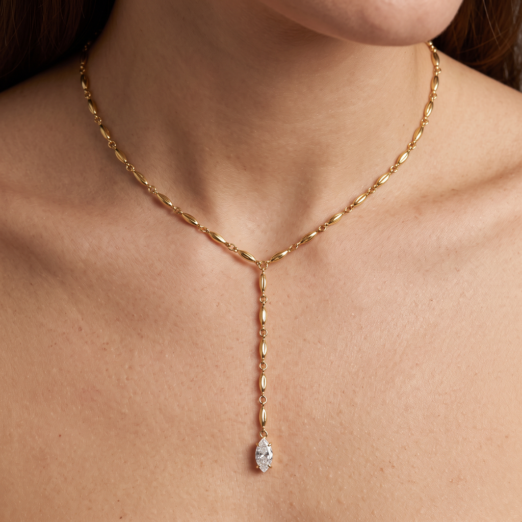 Collier pendentif à strass en Y, porté, doré