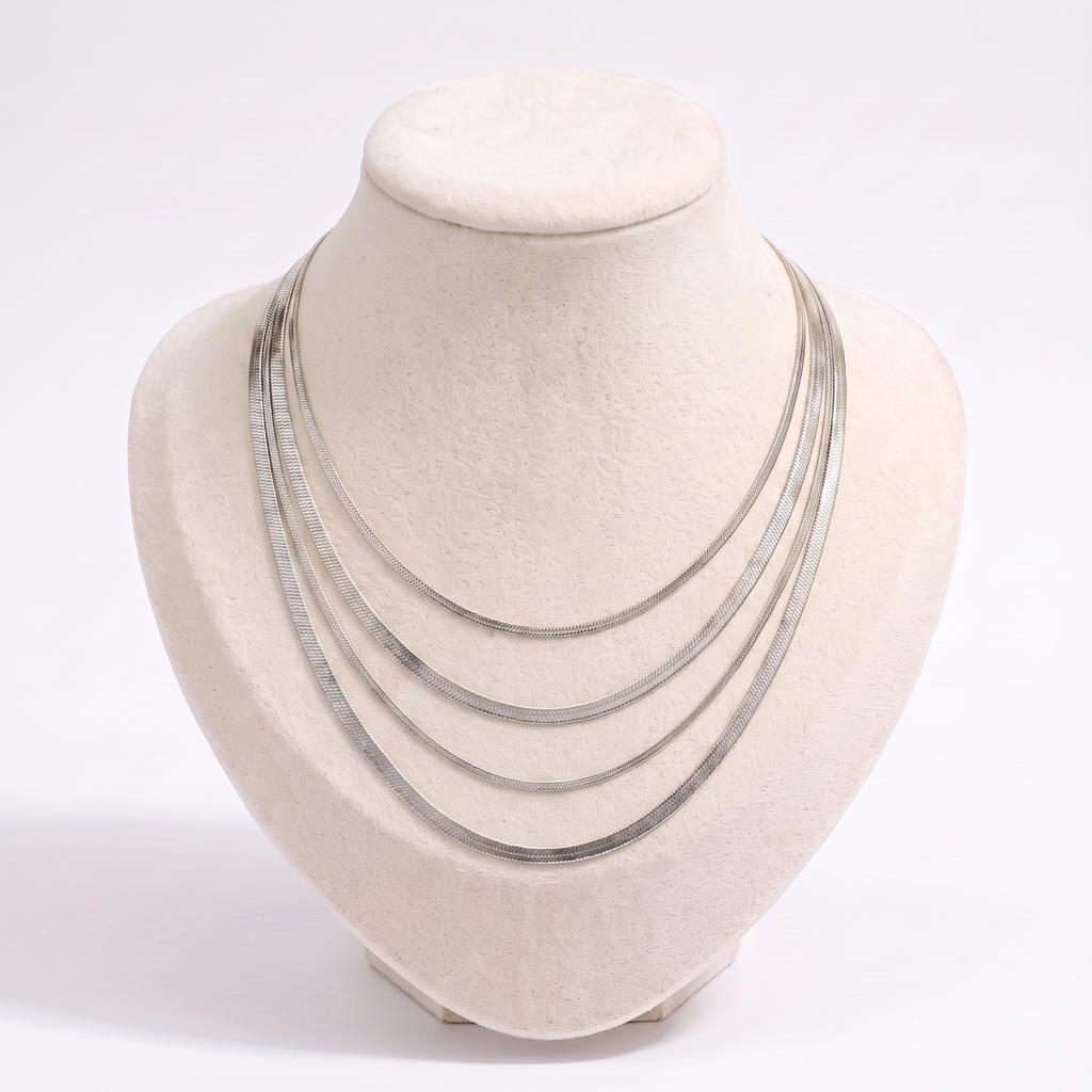 Collier serpent en multirang, vue de face, argenté