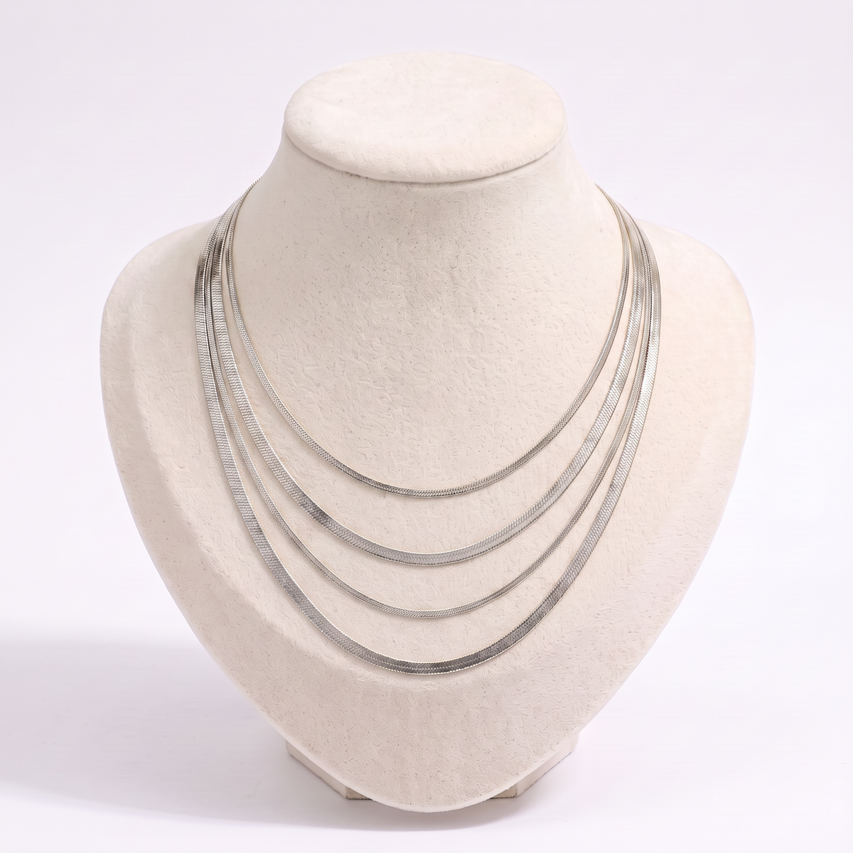 Collier serpent en multirang, vue de face, argenté