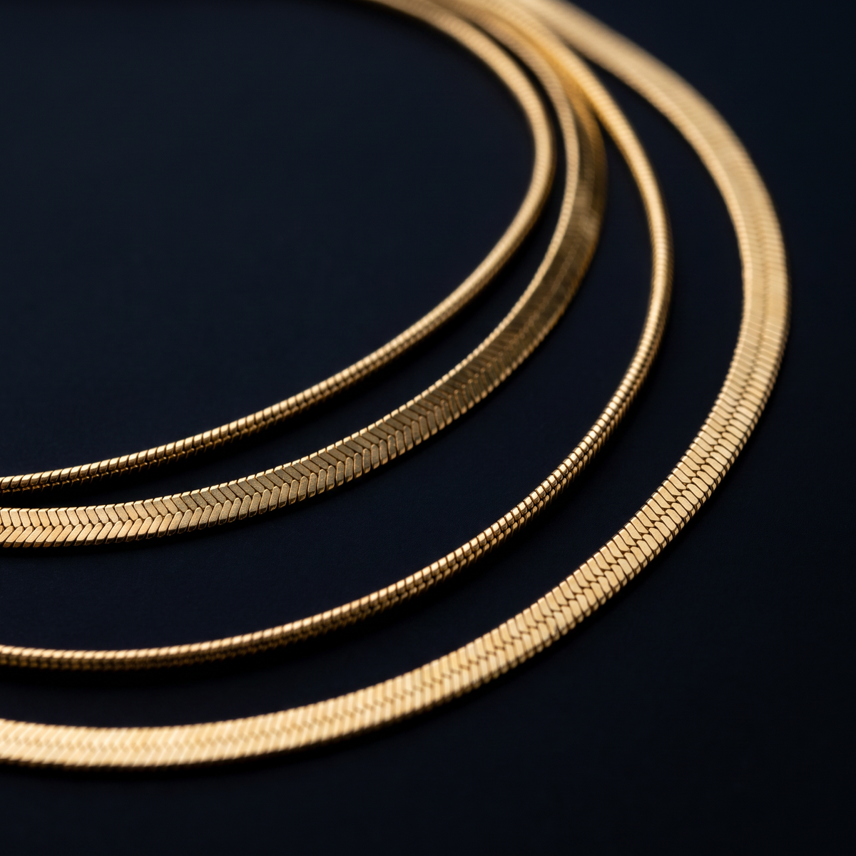 Collier serpent en multirang, motif en gros plan