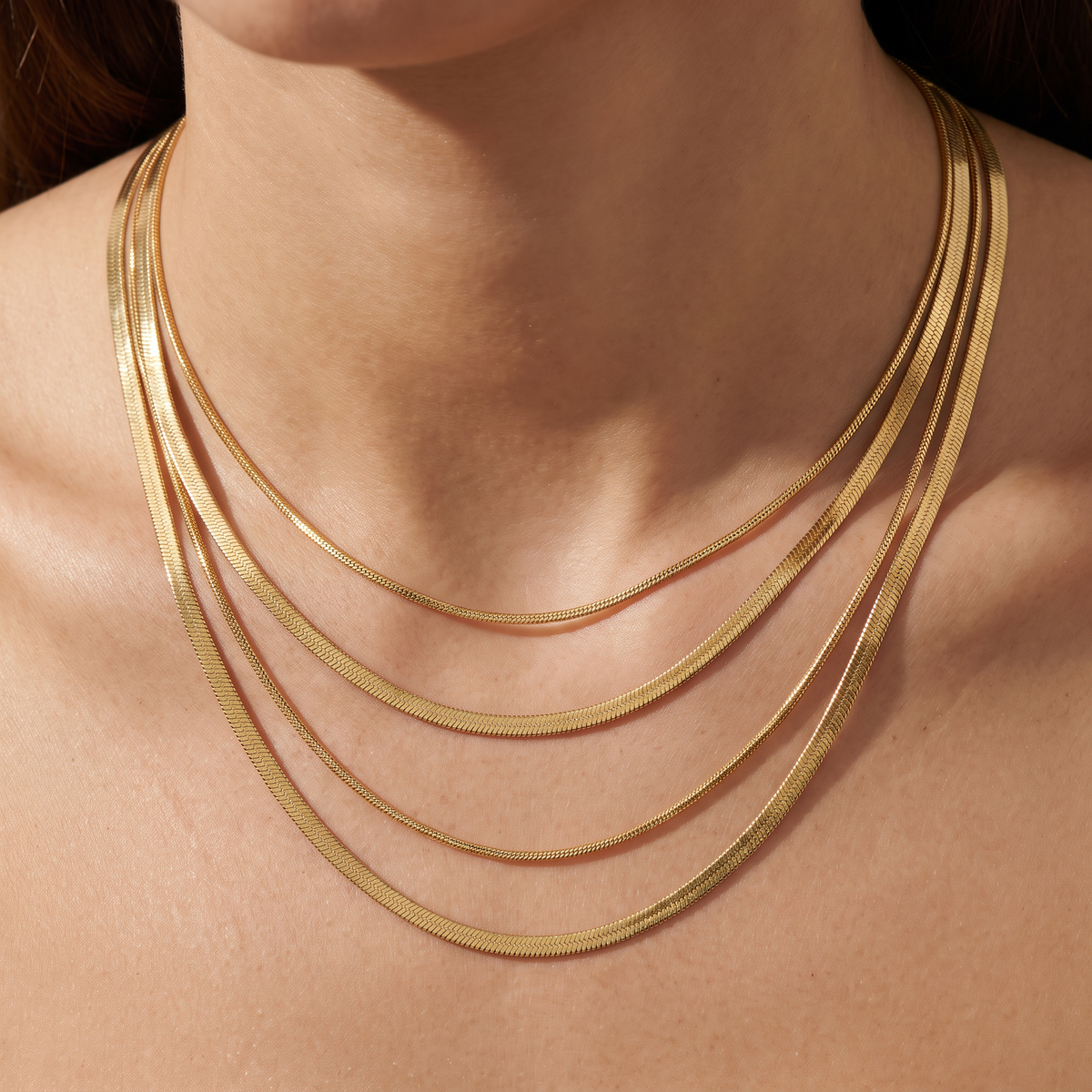Collier serpent en multirang, porté, doré