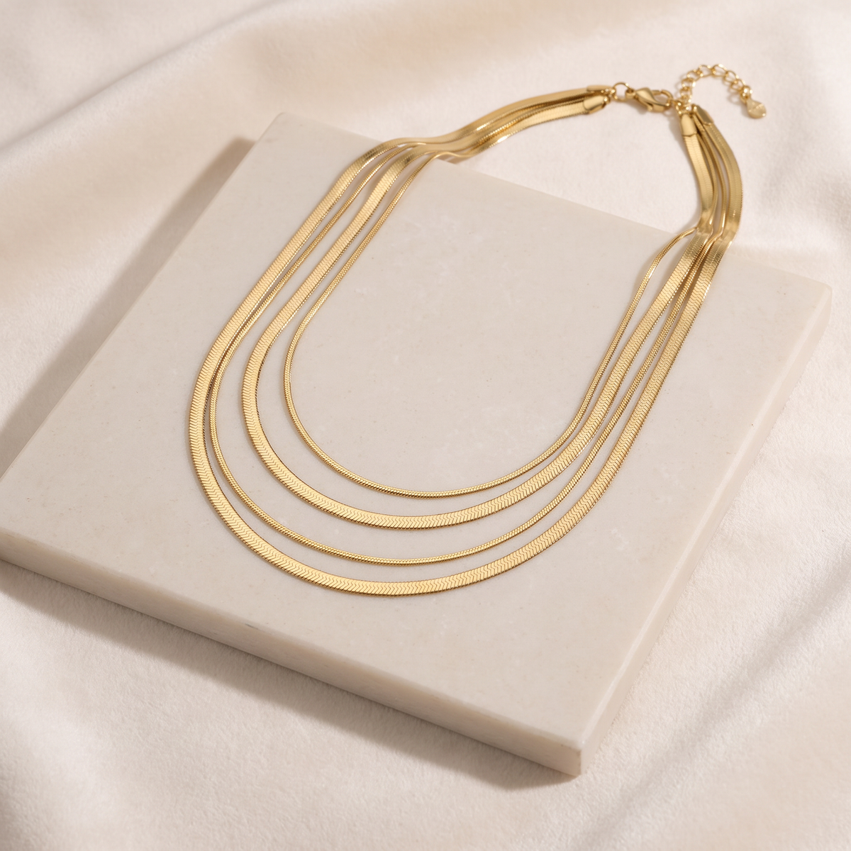 Collier serpent en multirang — Doré