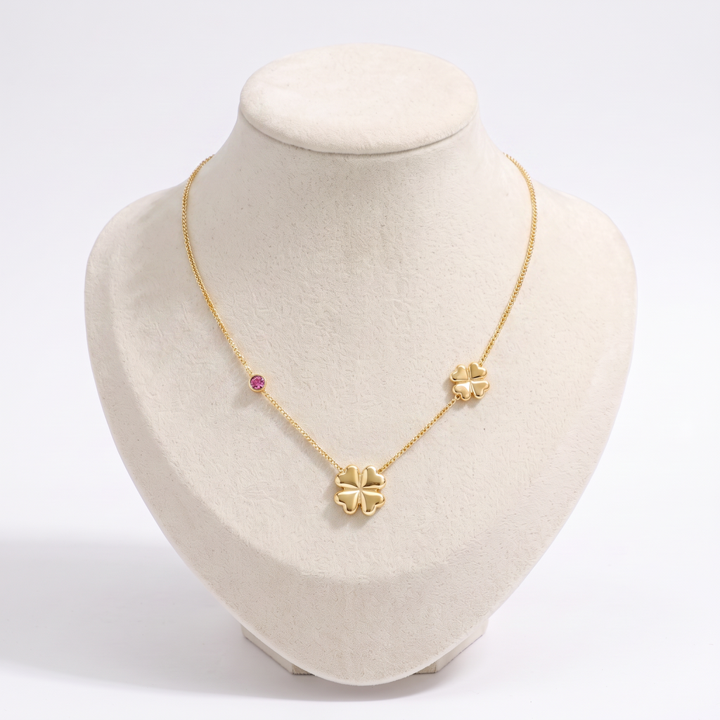 Collier trèfle à strass en couleurs, vue de face