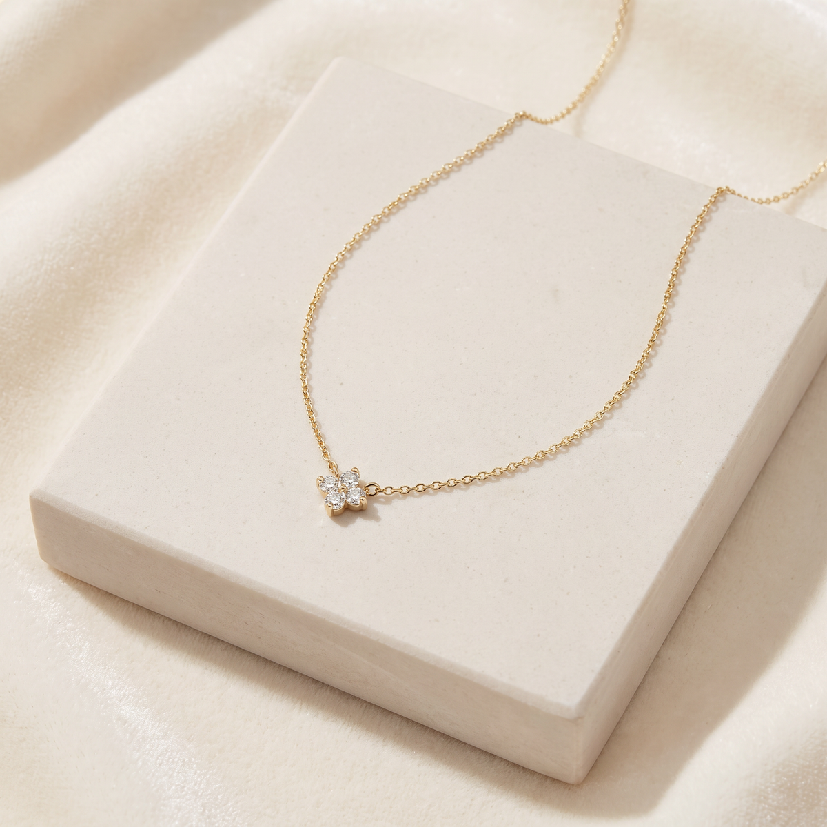 Collier trèfle 40 cm — Doré