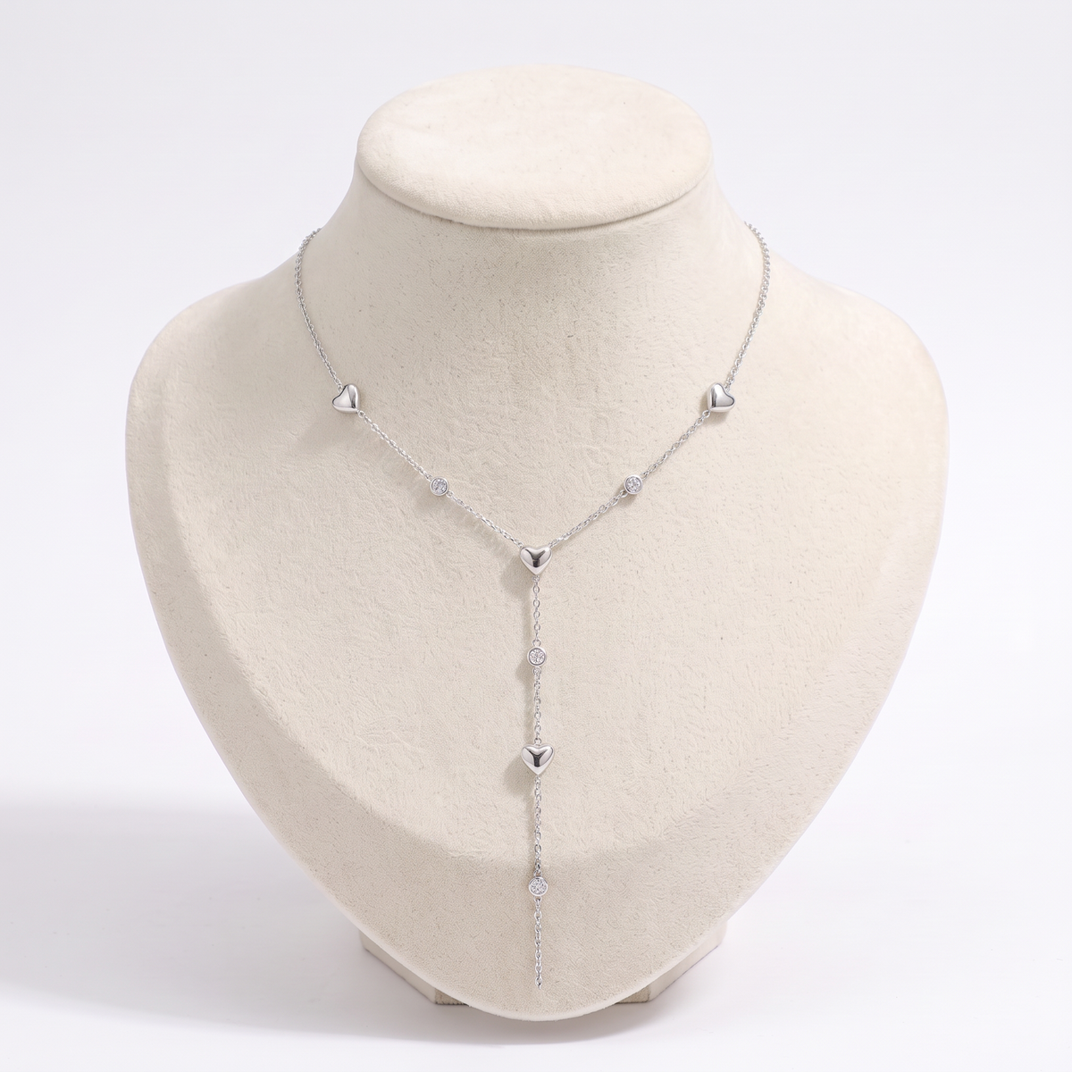 Collier cœur à strass en Y, vue de face, argenté