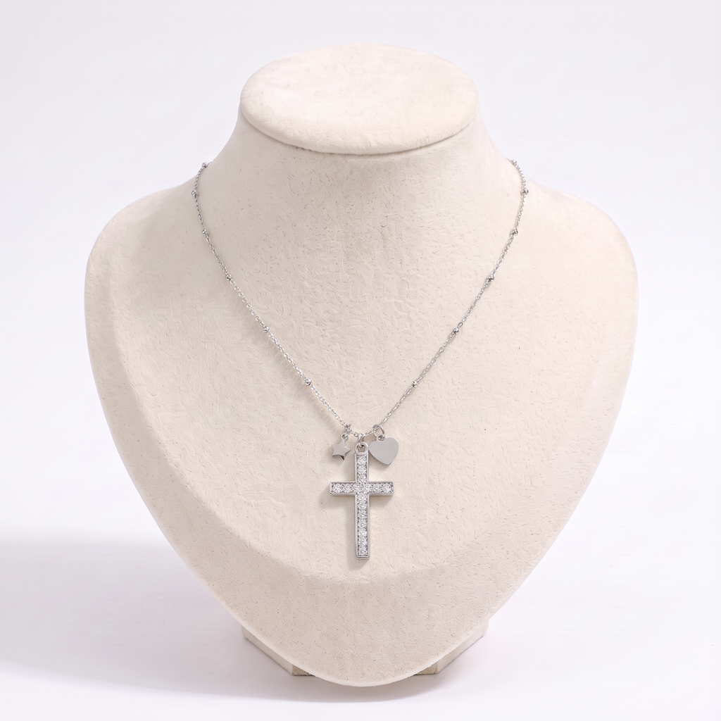Collier croix, cœur et étoile à strass, vue de face, argenté