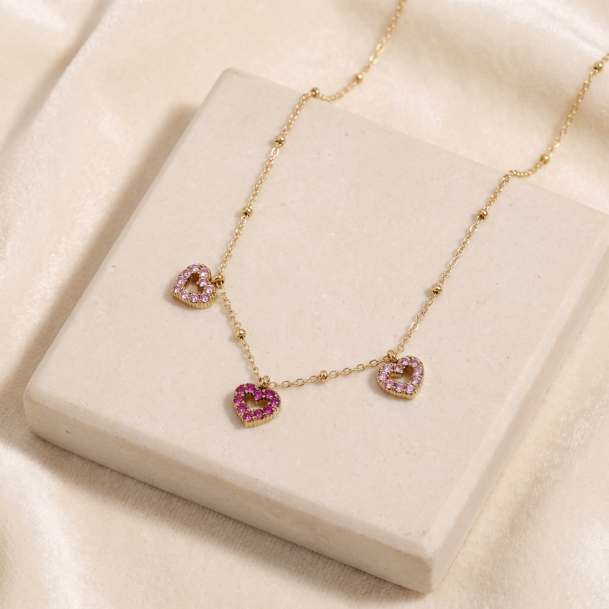 Collier cœur à strass rose — Doré