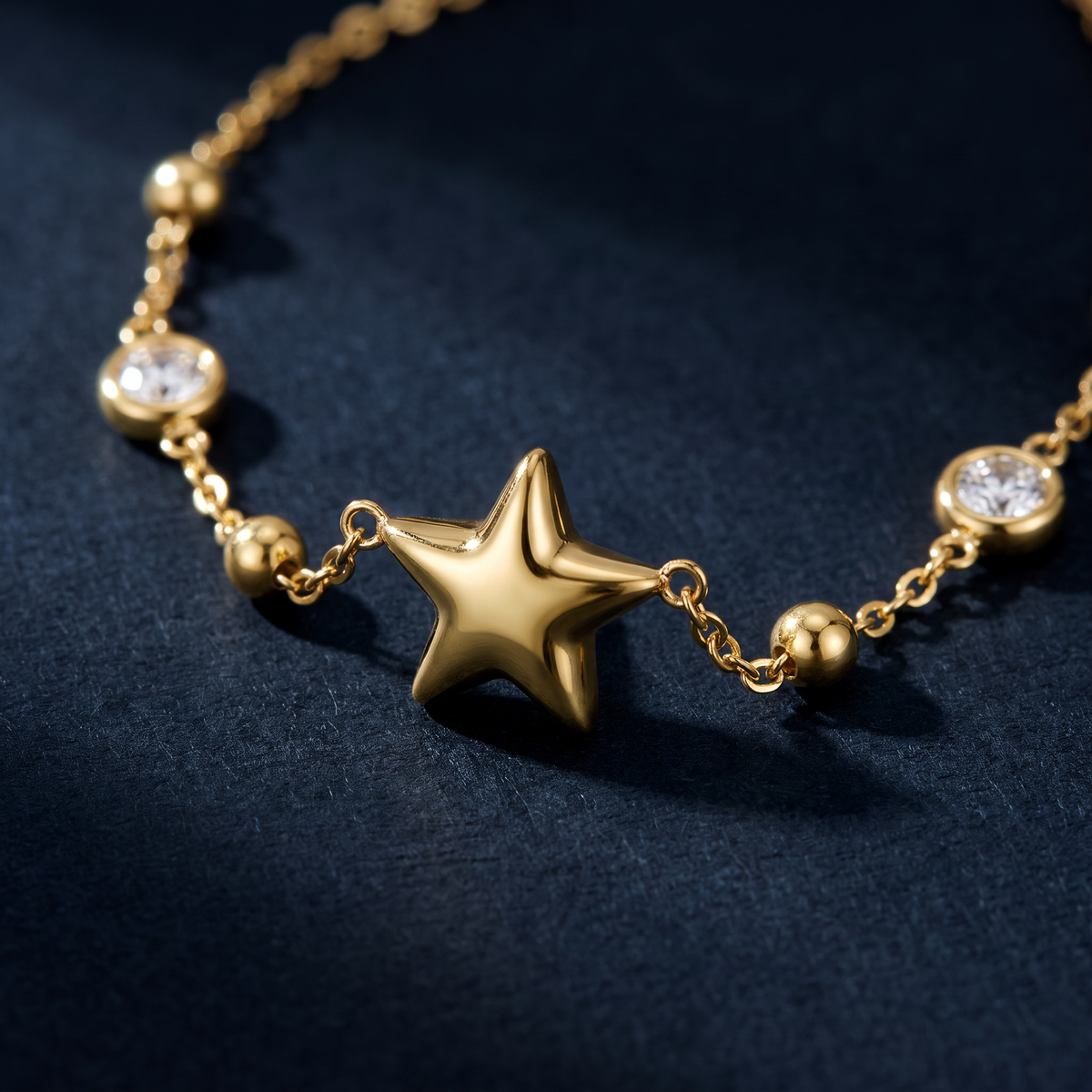 Collier étoile à strass sur chaîne, motif en gros plan