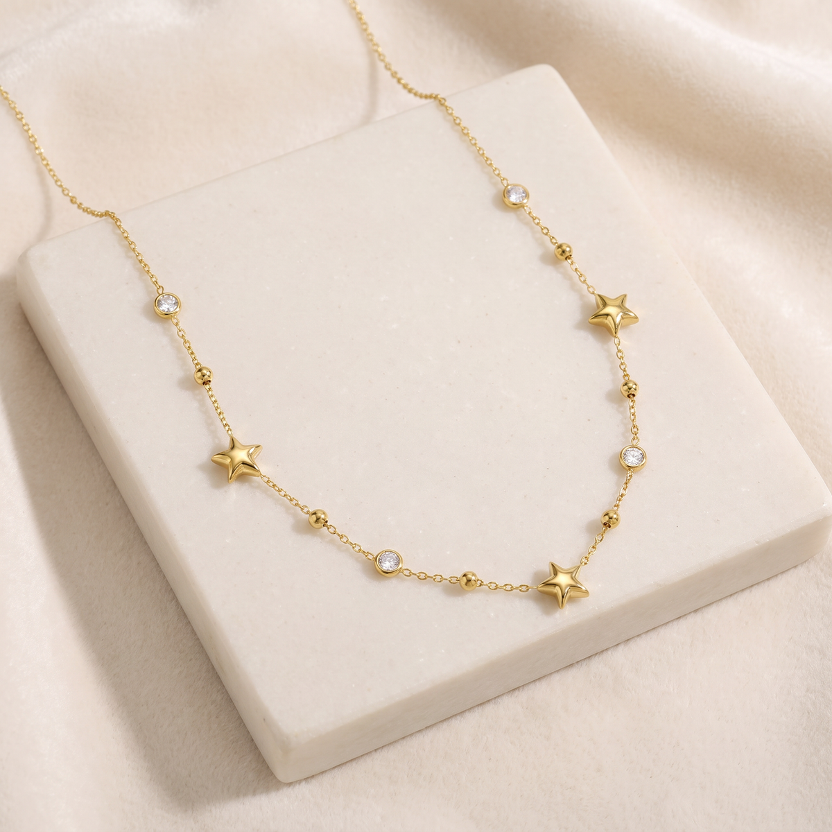 Collier étoile à strass sur chaîne — Doré