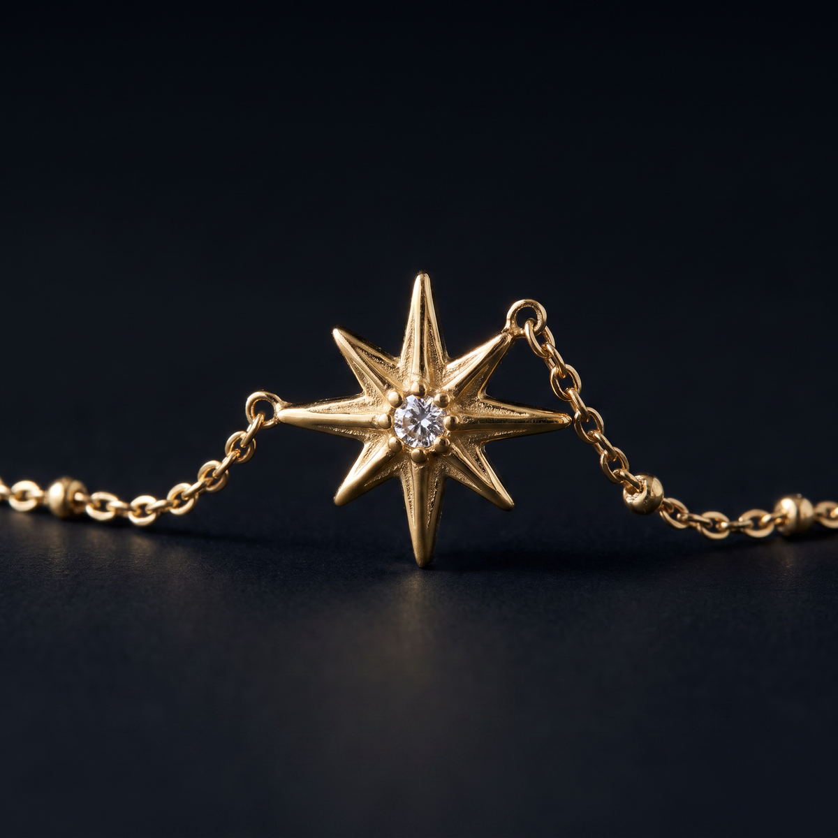 Collier ras de cou étoile à strass, motif en gros plan