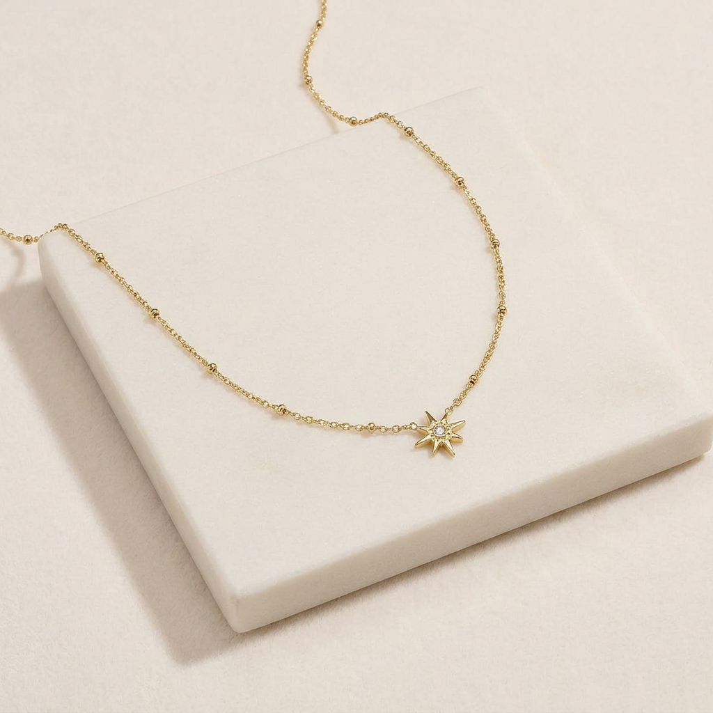 Collier ras de cou étoile à strass — Doré