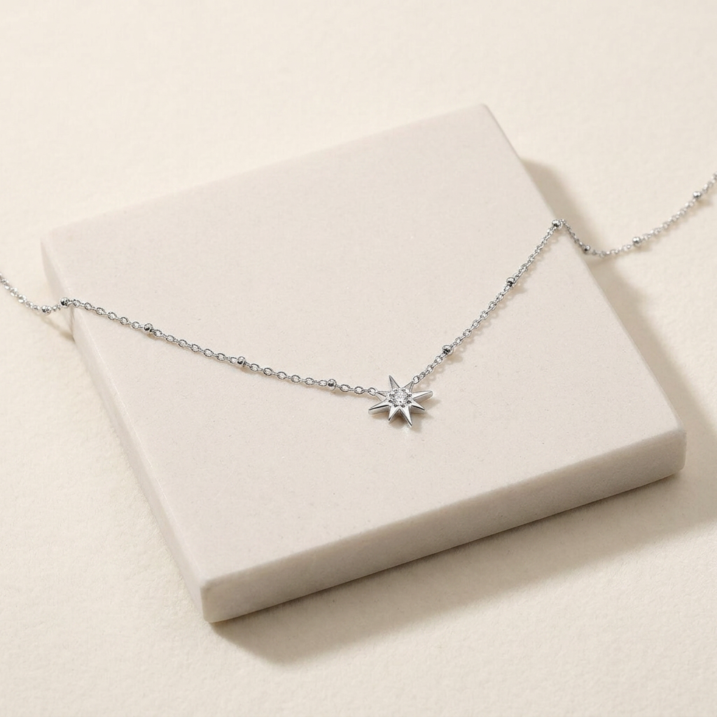 Collier ras de cou étoile à strass — Argenté