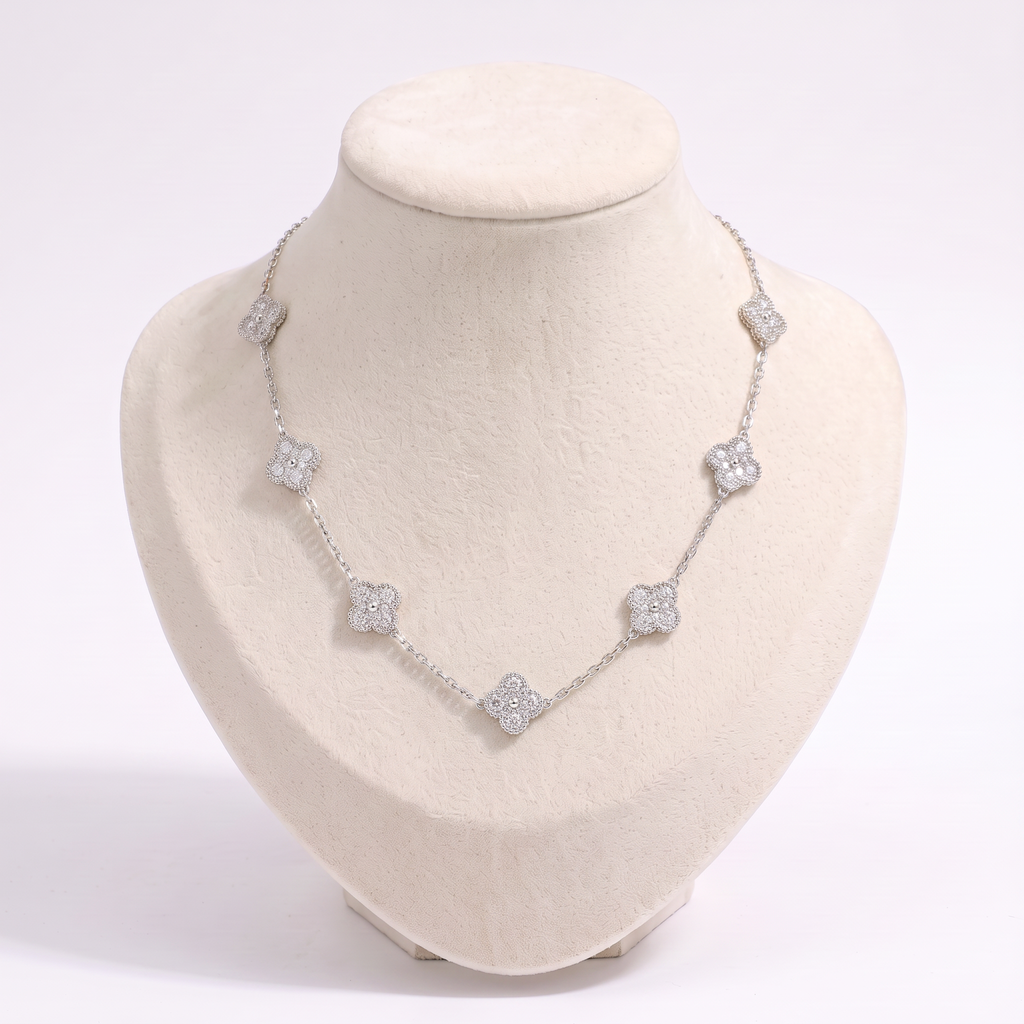 Collier trèfle à strass 41 cm, vue de face, argenté