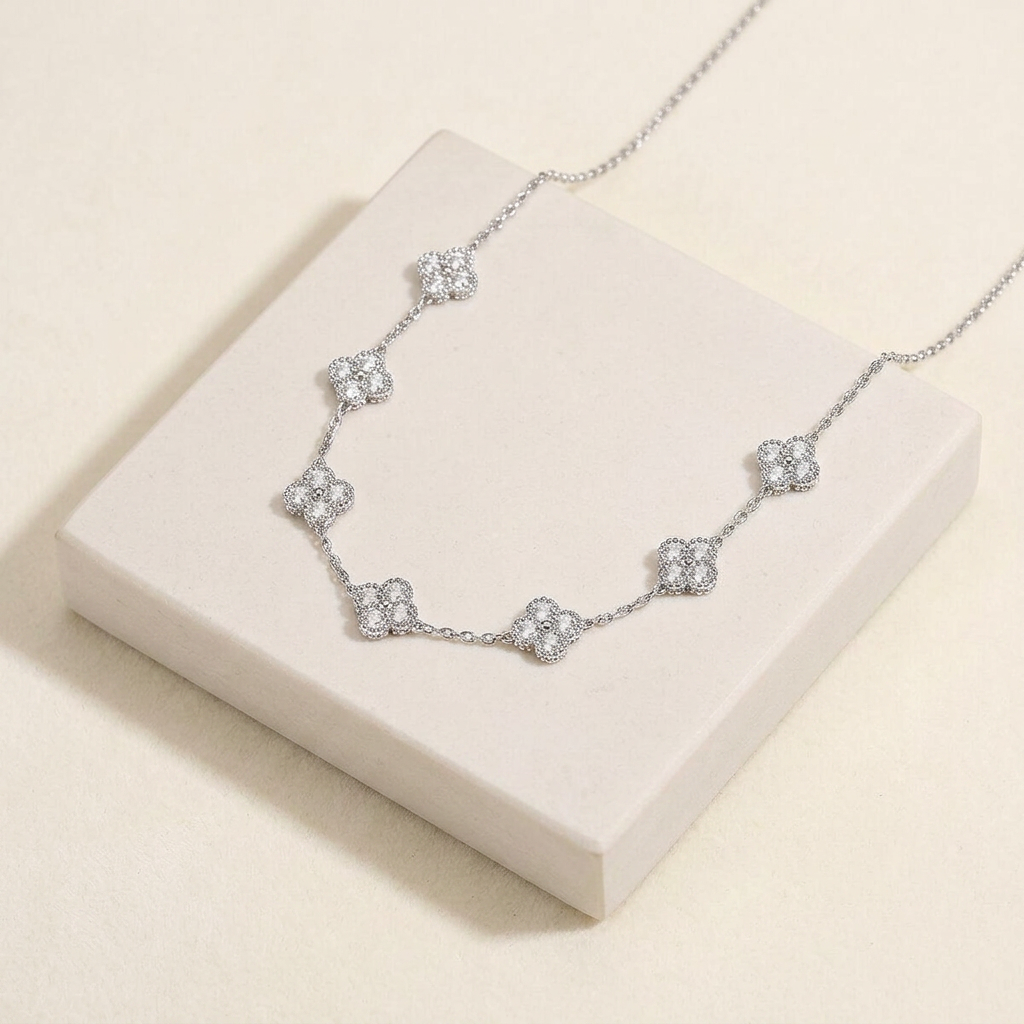 Collier trèfle à strass 41 cm — Argenté