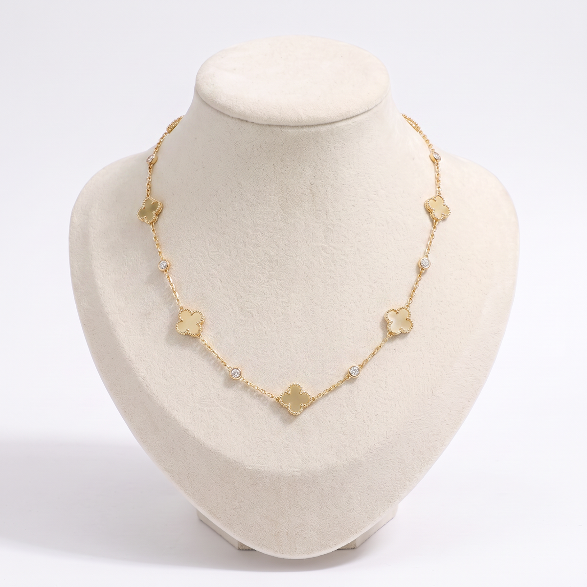 Collier ras de cou trèfle à strass, vue de face, doré