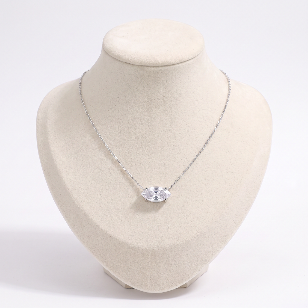 Collier ras de cou à strass, vue de face, argenté