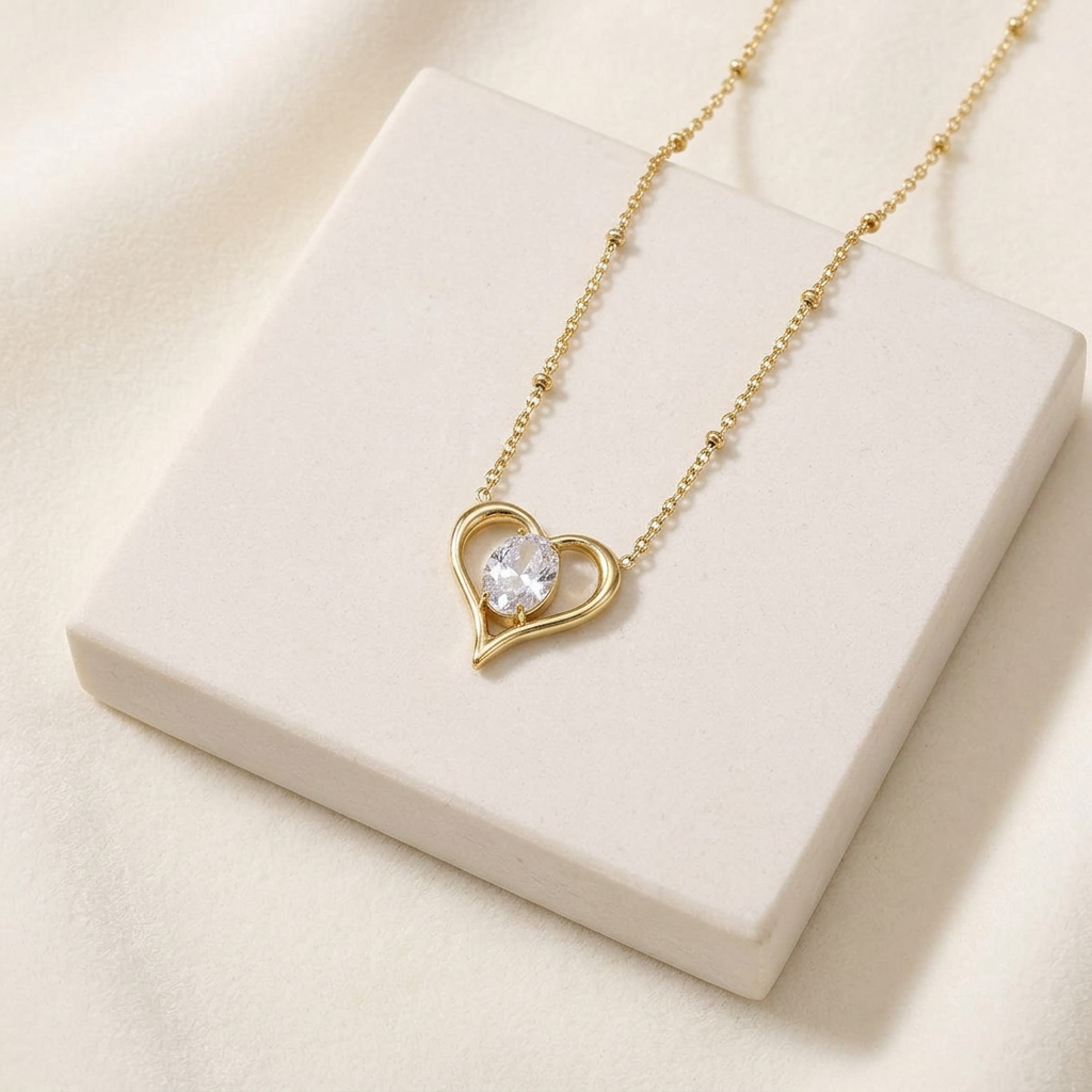 Collier cœur doré à motif ajouré à strass — Blanc