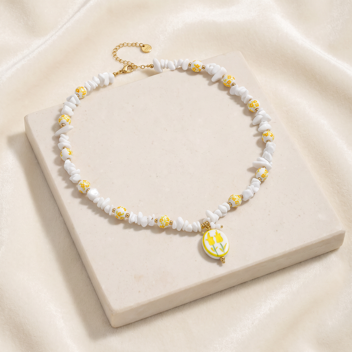 Collier fleur jaune en perles — Jaune