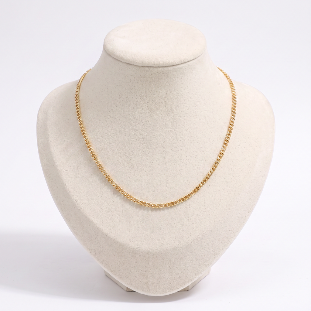 Collier ras de cou doré, vue de face