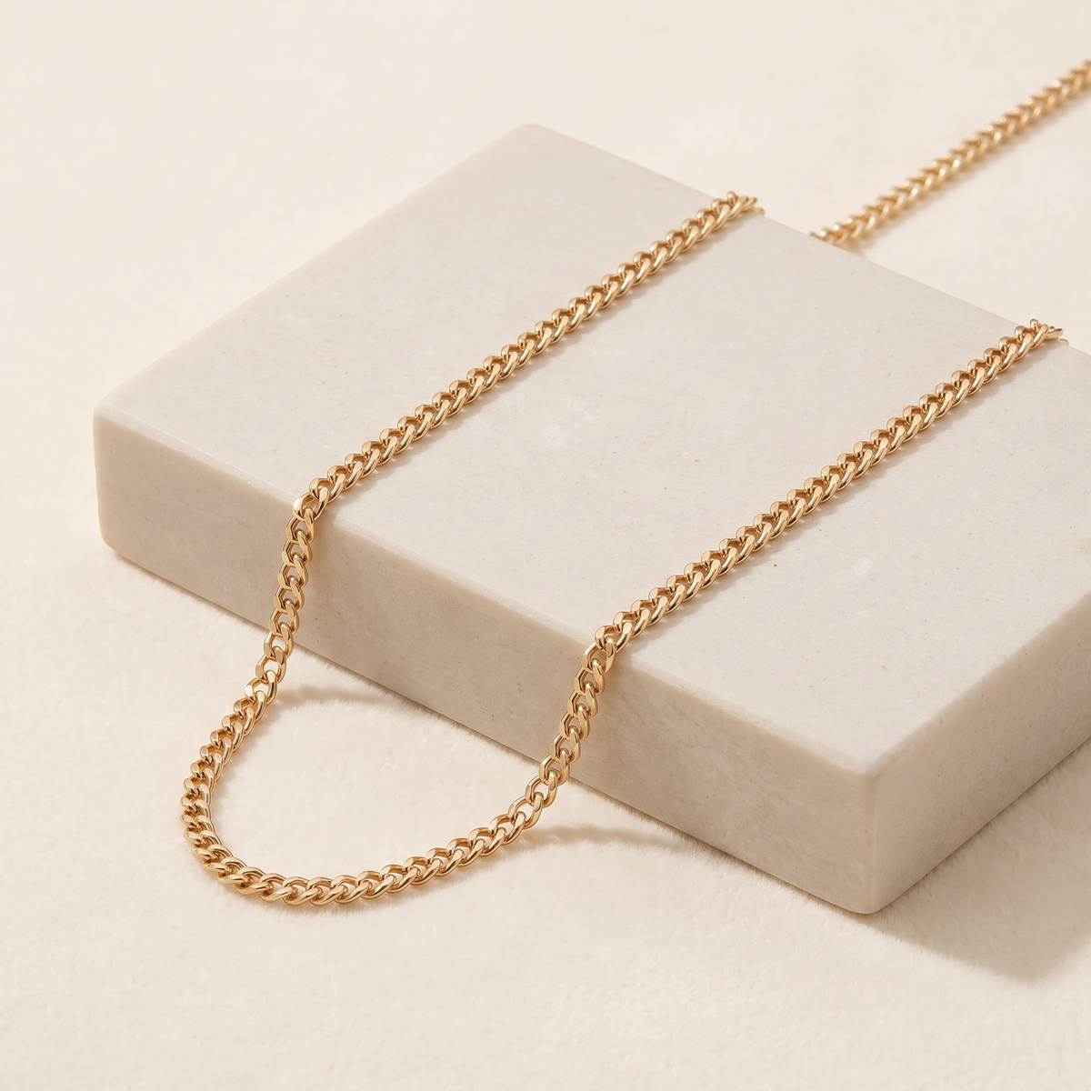 Collier ras de cou doré — Doré