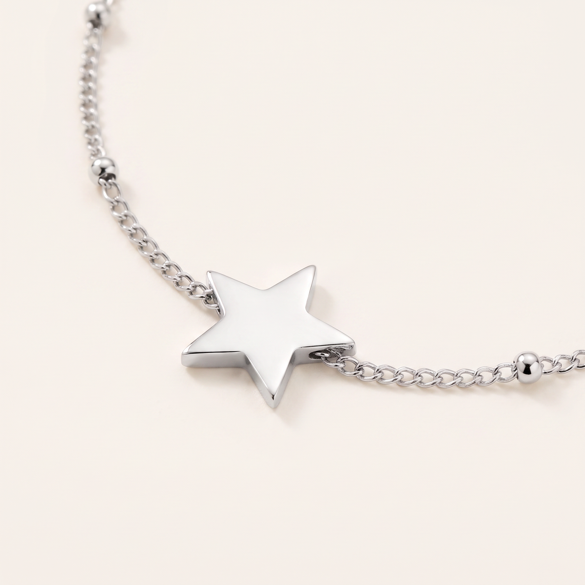 Collier étoile, détail du motif, argenté