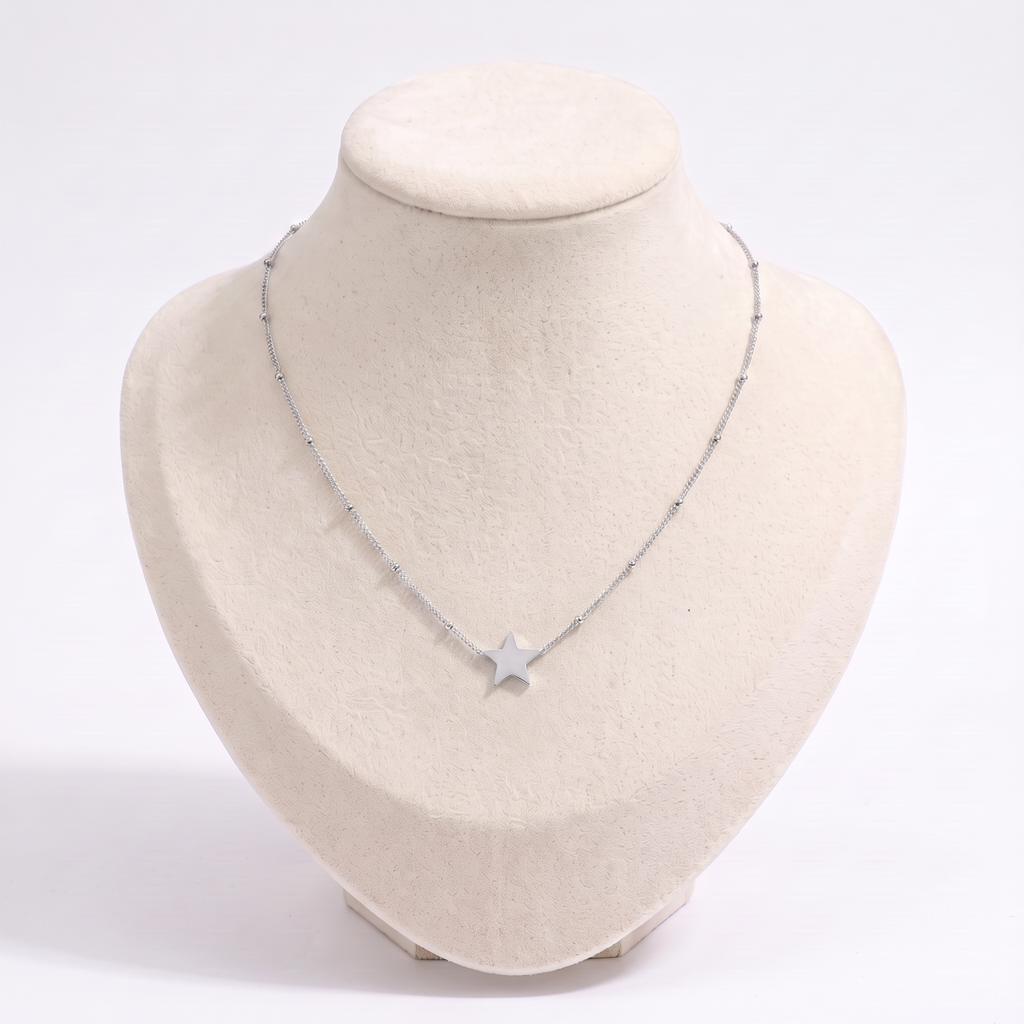 Collier étoile, vue de face, argenté