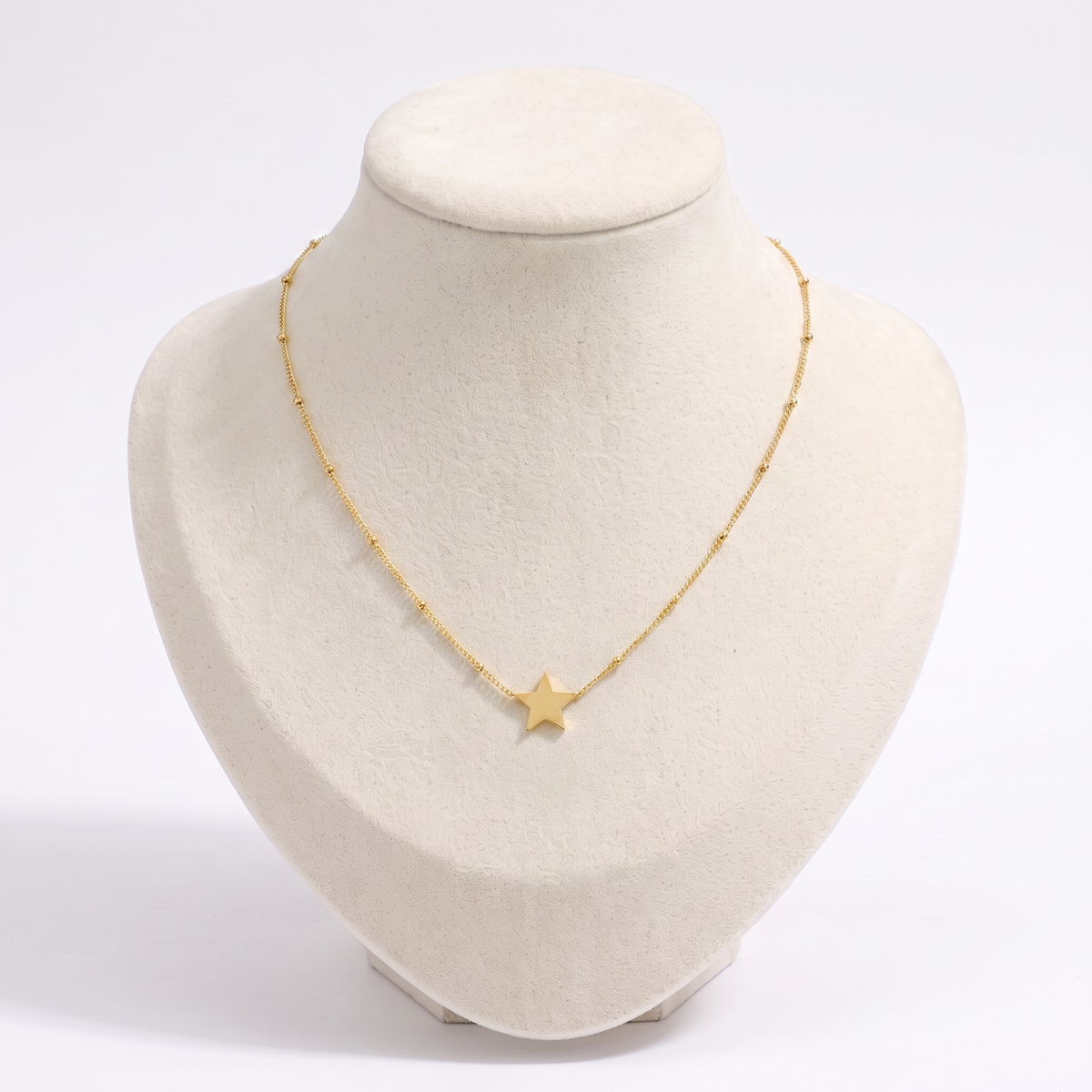 Collier étoile, vue de face, doré