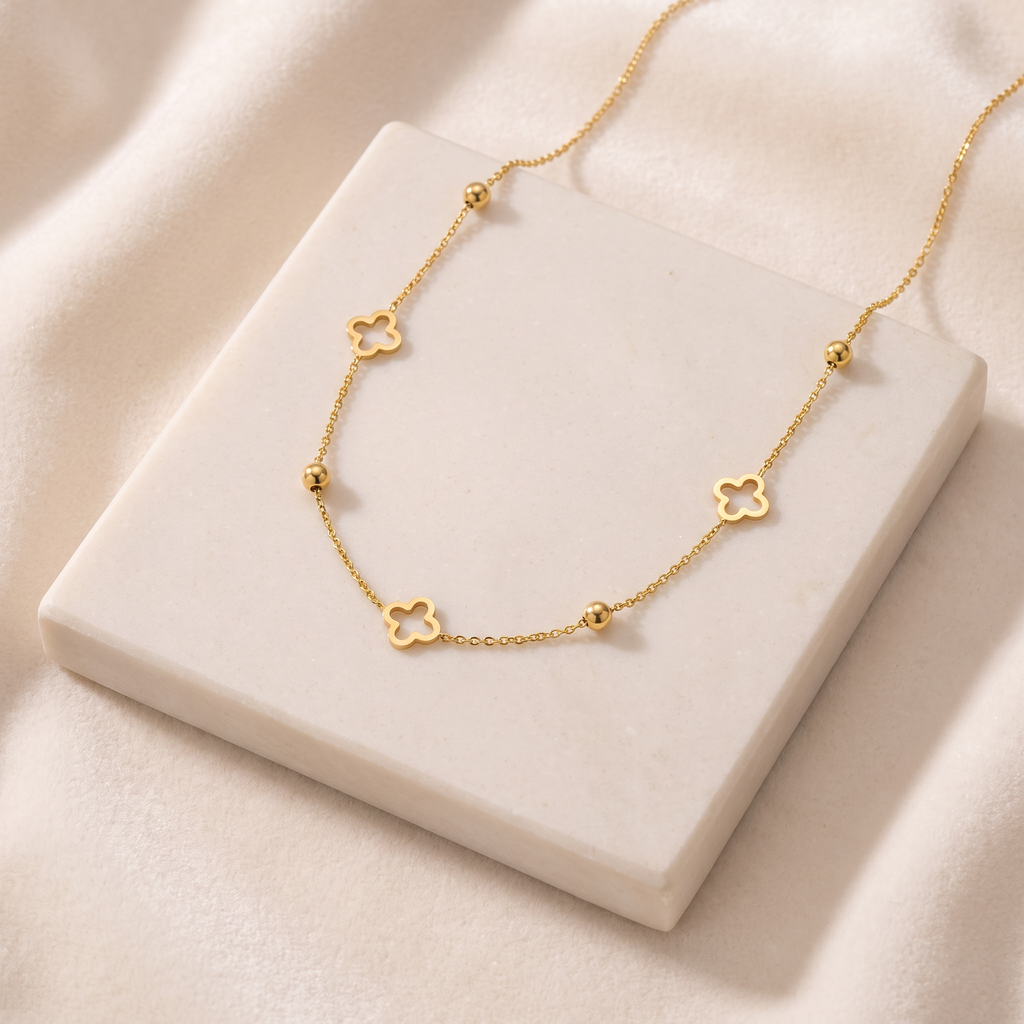 Collier ras de cou trèfle à motif ajouré — Doré