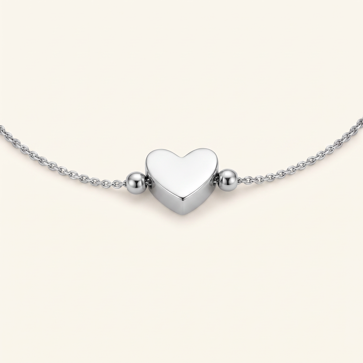 Collier ras de cou cœur à boules, détail du motif, argenté
