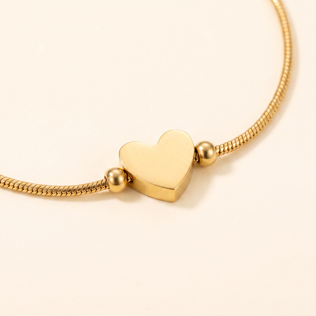 Collier ras de cou cœur à boules, détail du motif, doré
