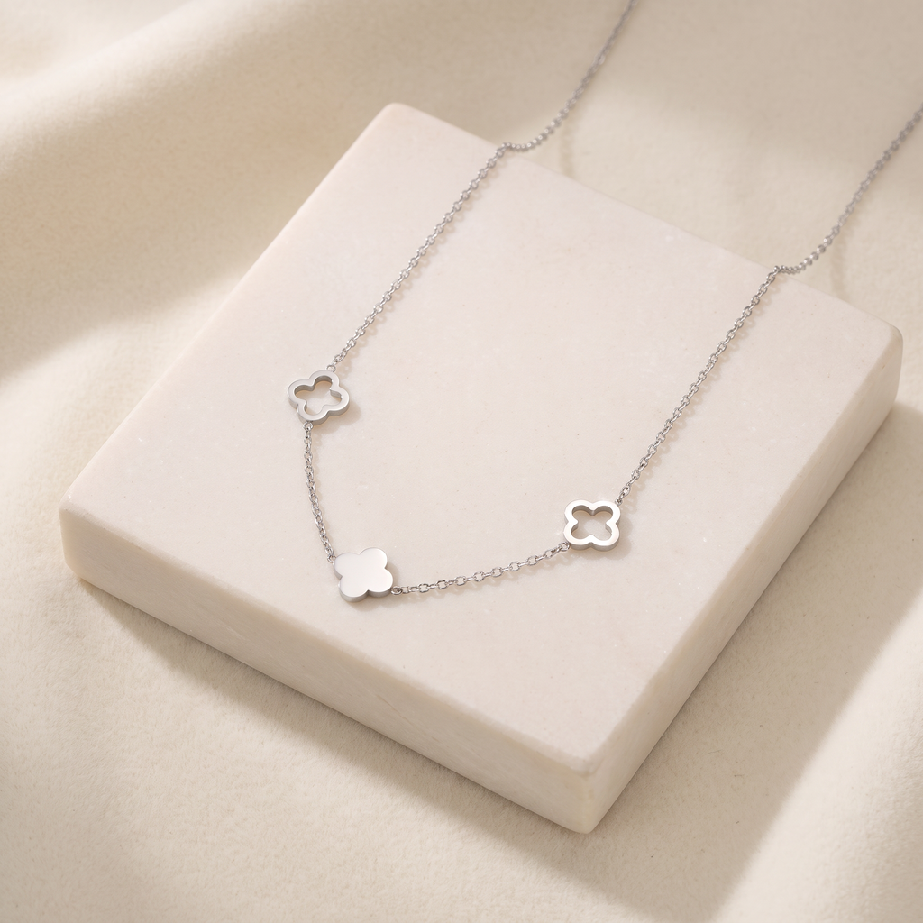 Collier trèfle minimaliste sur chaîne — Argenté