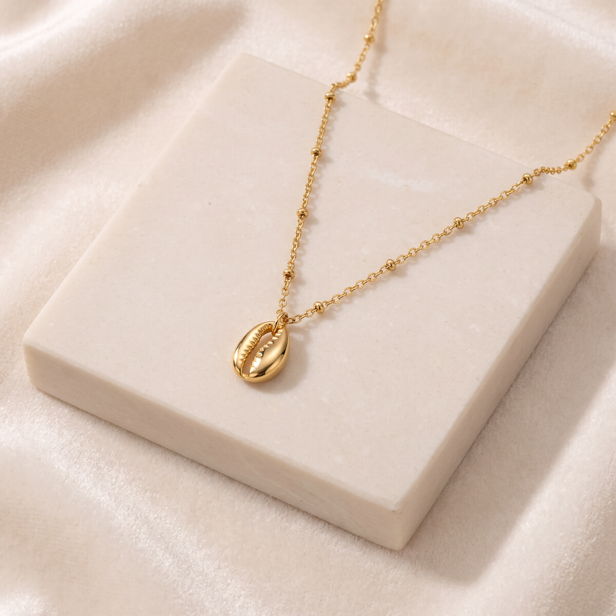 Collier cauri minimaliste — Doré