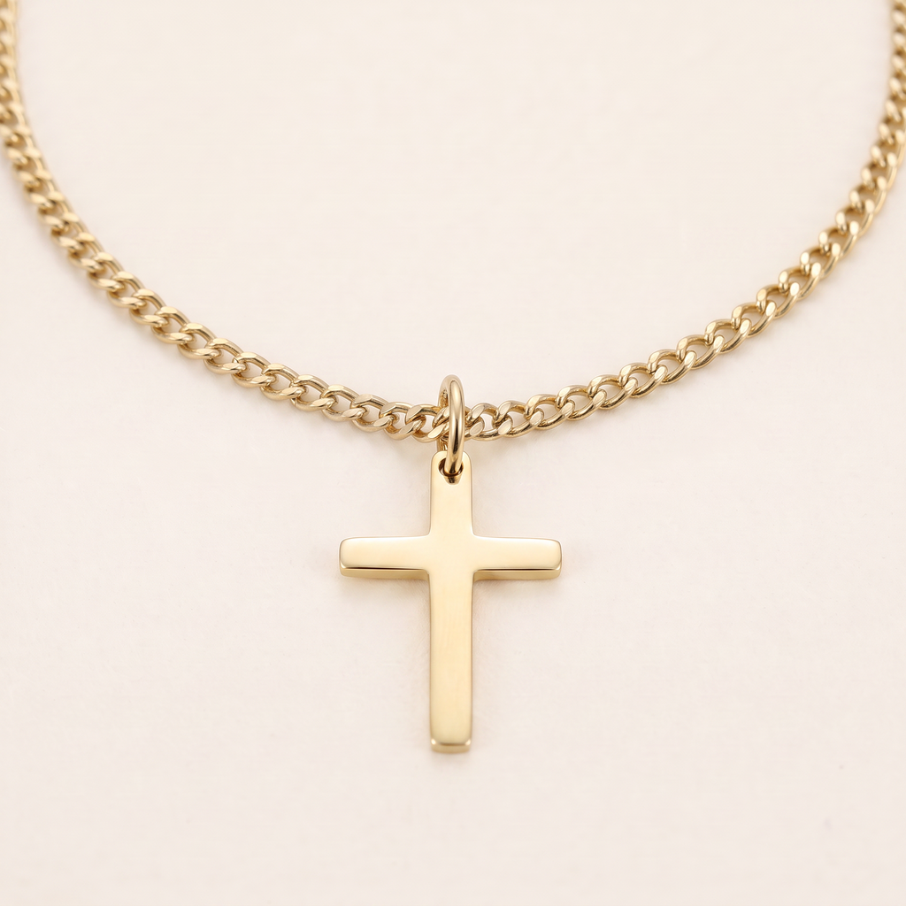 Collier croix minimaliste, détail du motif, doré