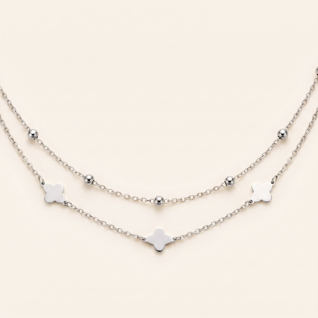 Collier trèfle à boules double rang, détail du motif, argenté