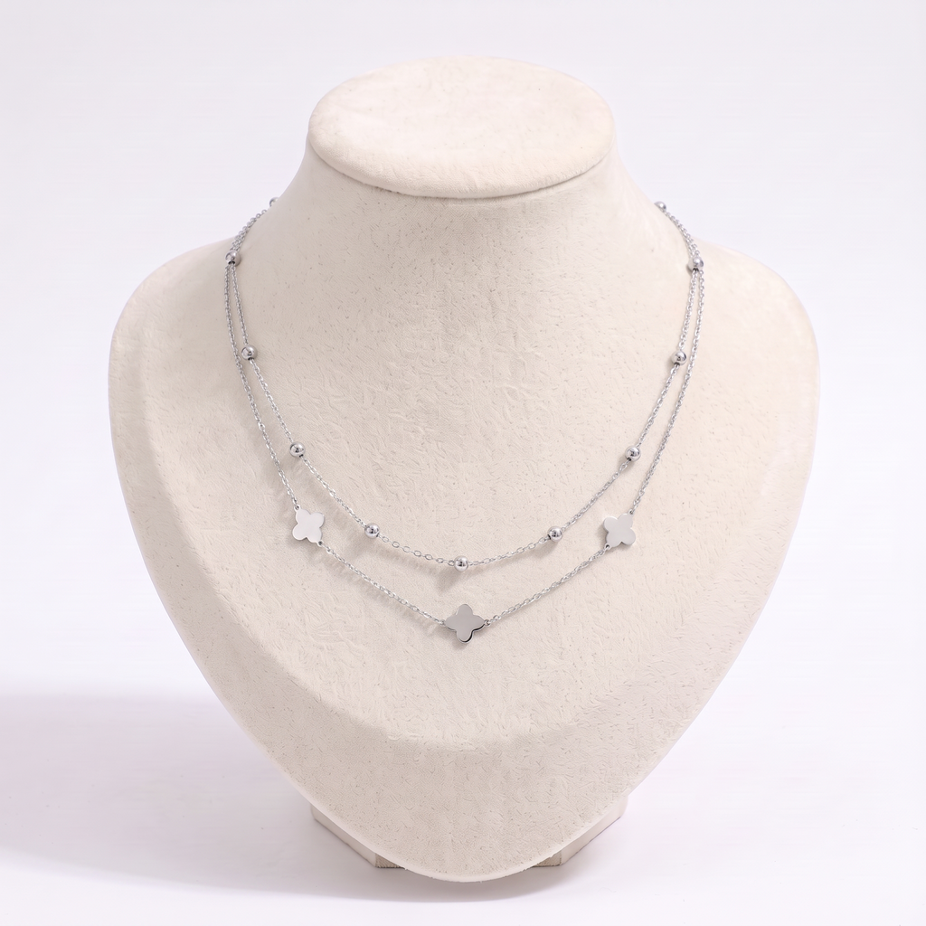 Collier trèfle à boules double rang, vue de face, argenté
