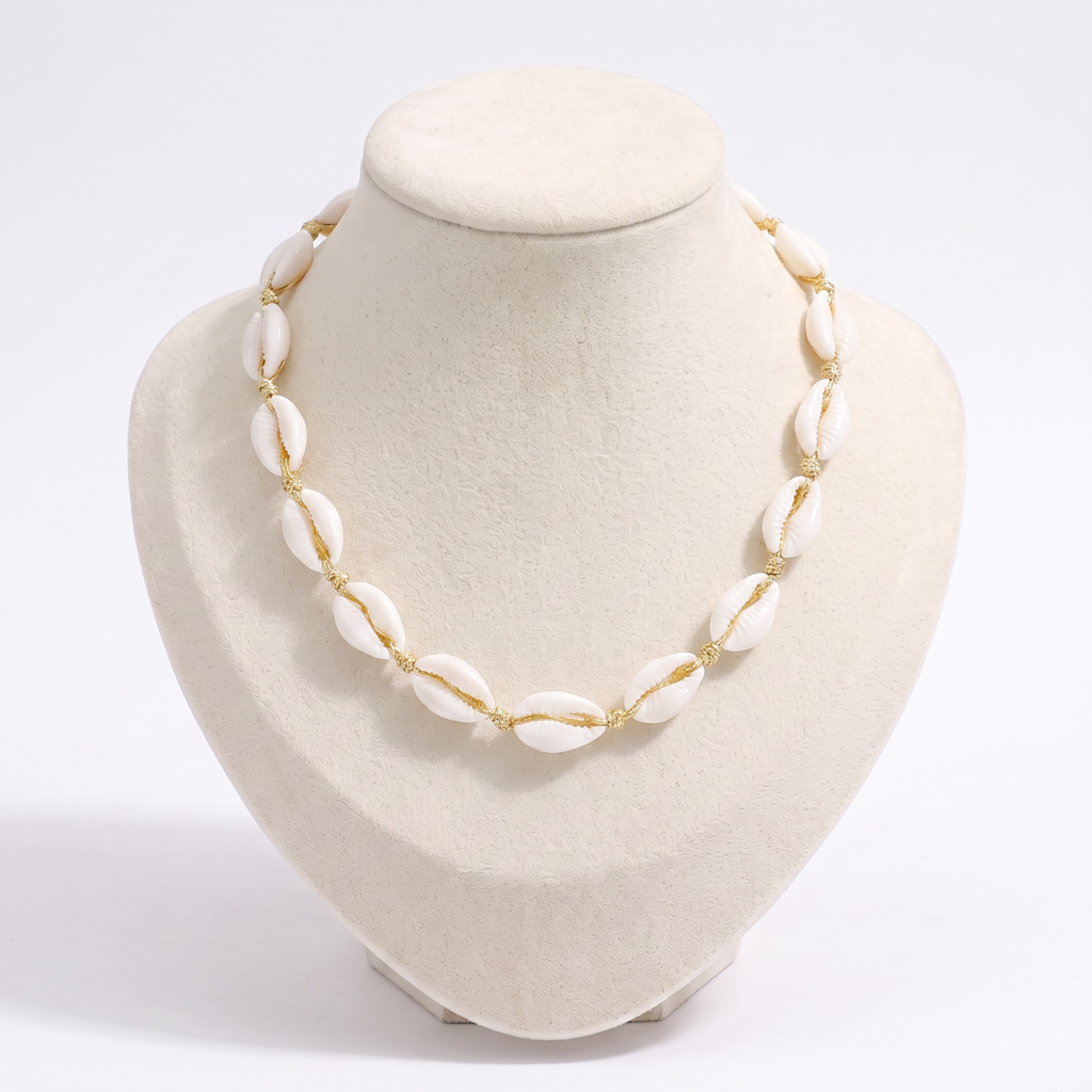 Collier ras de cou coquillage doré, vue de face