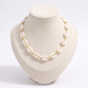 Collier ras de cou coquillage doré, vue de face