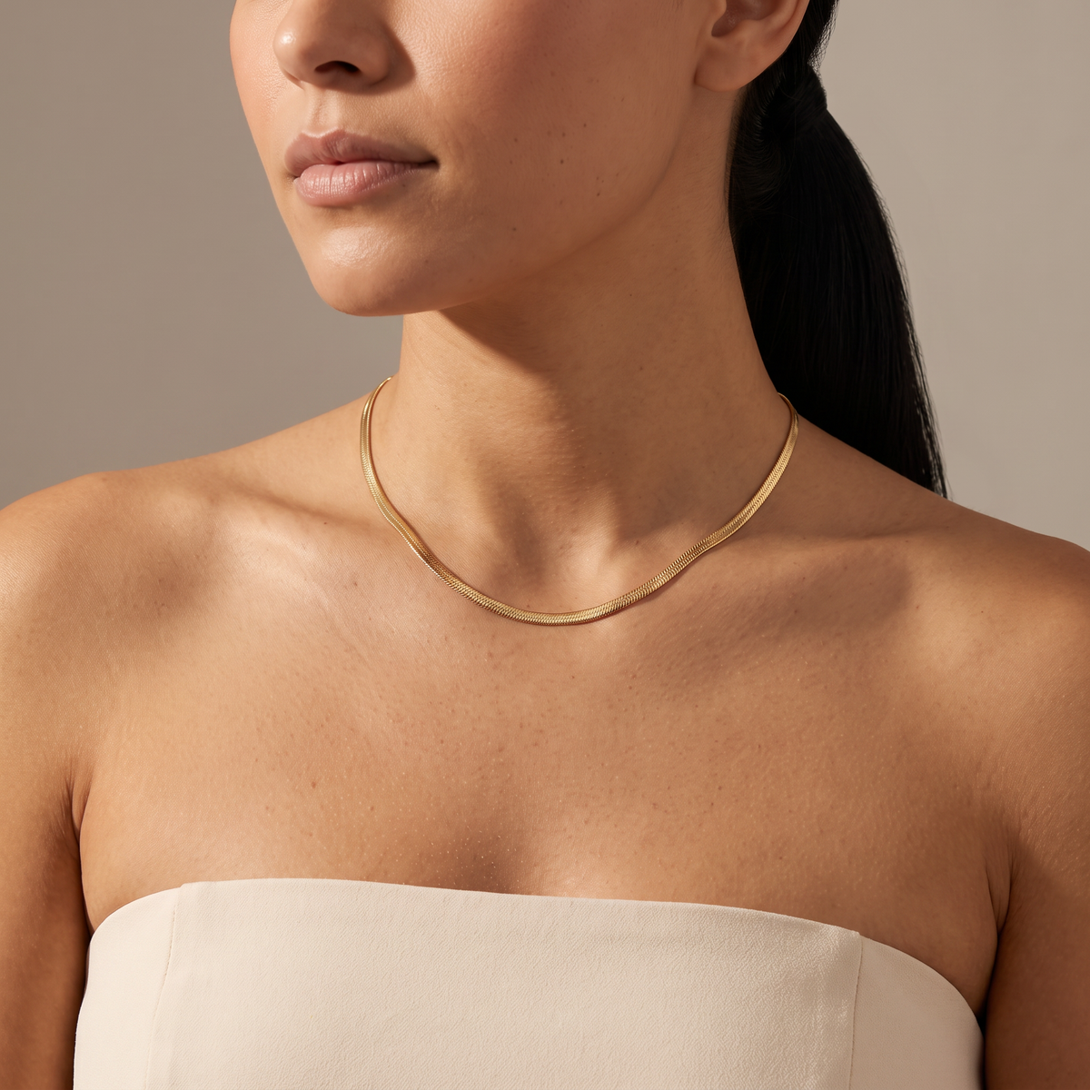 Collier serpent sur chaîne, porté mi-corps, doré