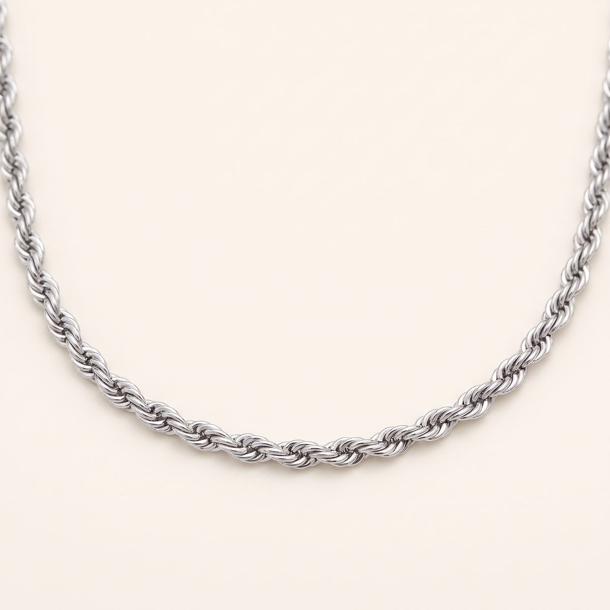 Collier chaîne maille torsadée 2 mm 40 cm, détail du motif, argenté