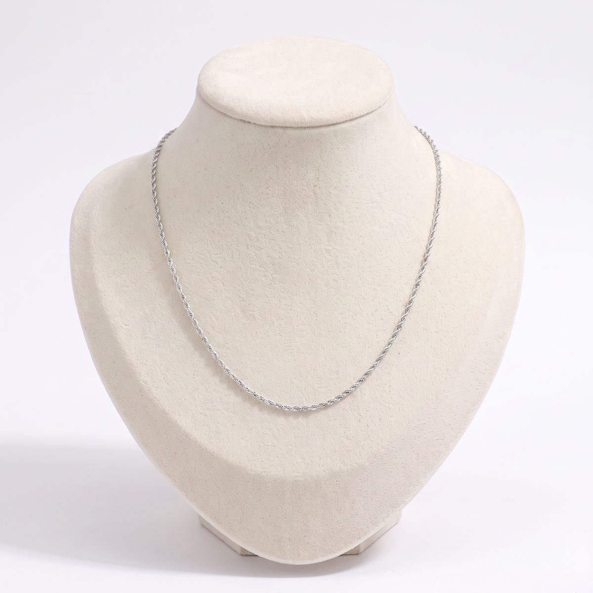 Collier chaîne maille torsadée 2 mm 50 cm, vue de face, argenté