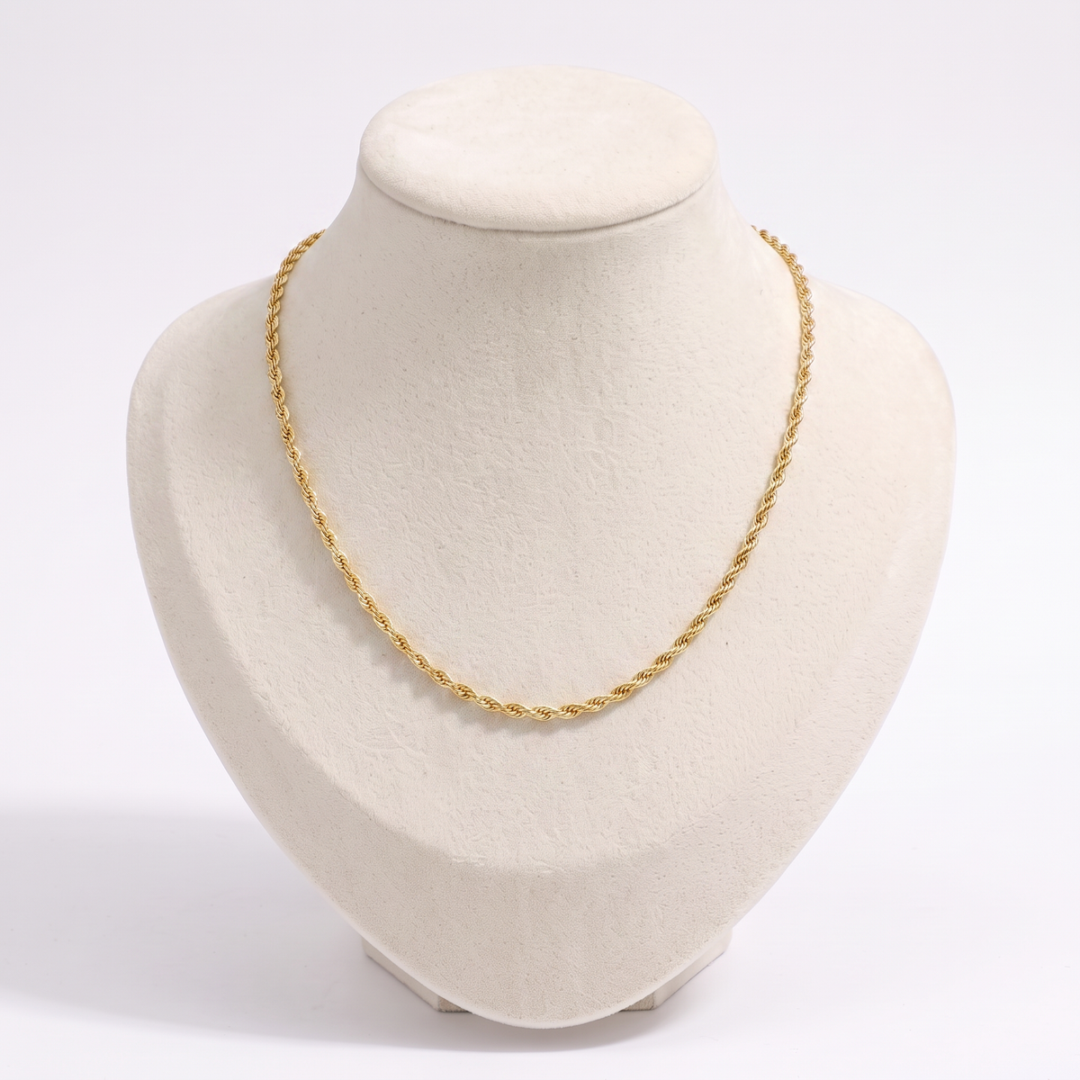 Collier chaîne maille torsadée 2 mm 50 cm, vue de face, doré
