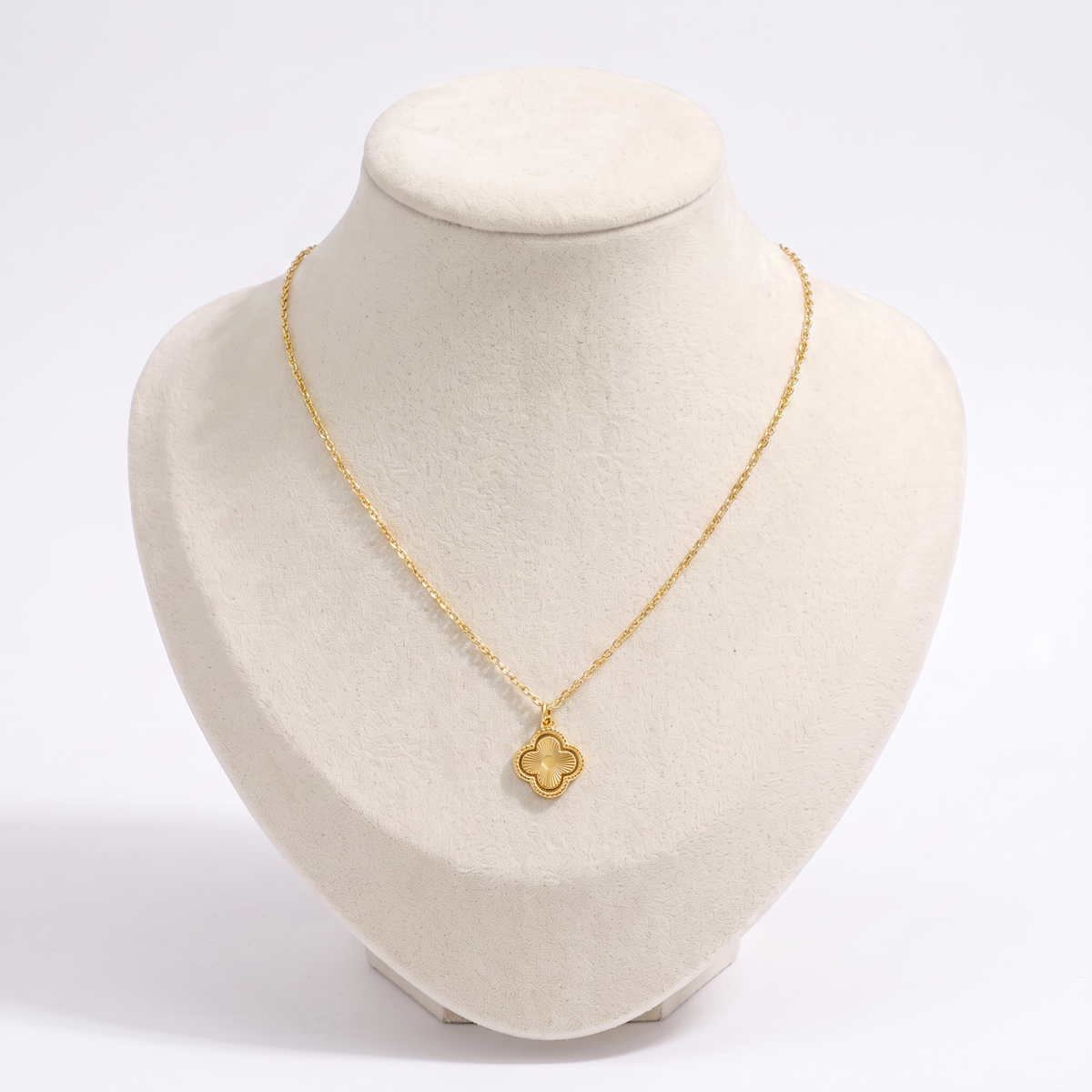 Collier trèfle double rang, vue de face, doré