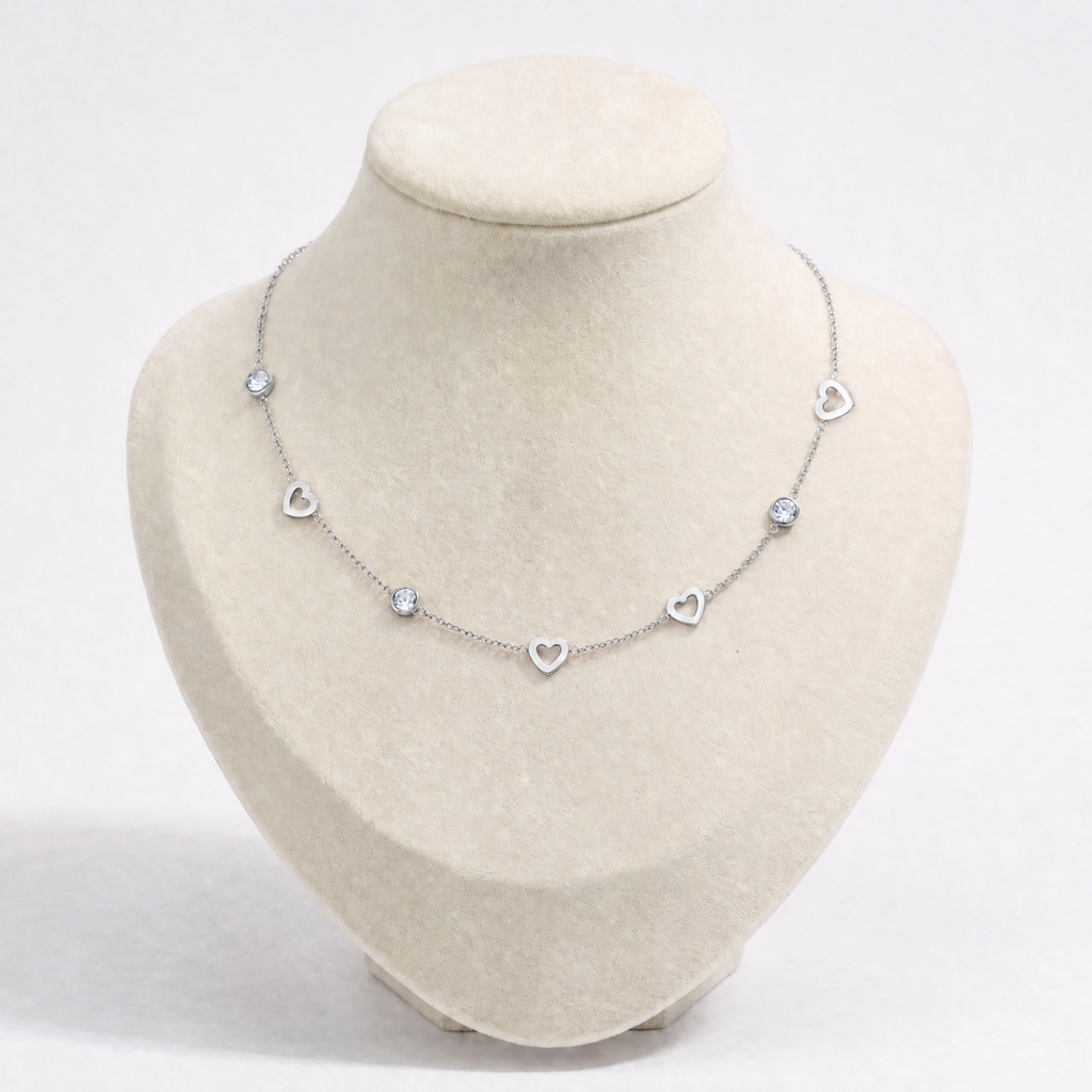 Collier cœur maille fine à strass, vue de face, argenté