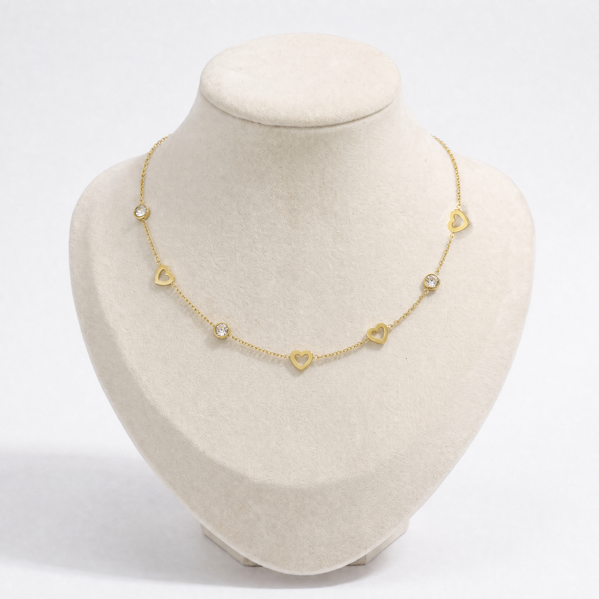 Collier cœur maille fine à strass, vue de face, doré