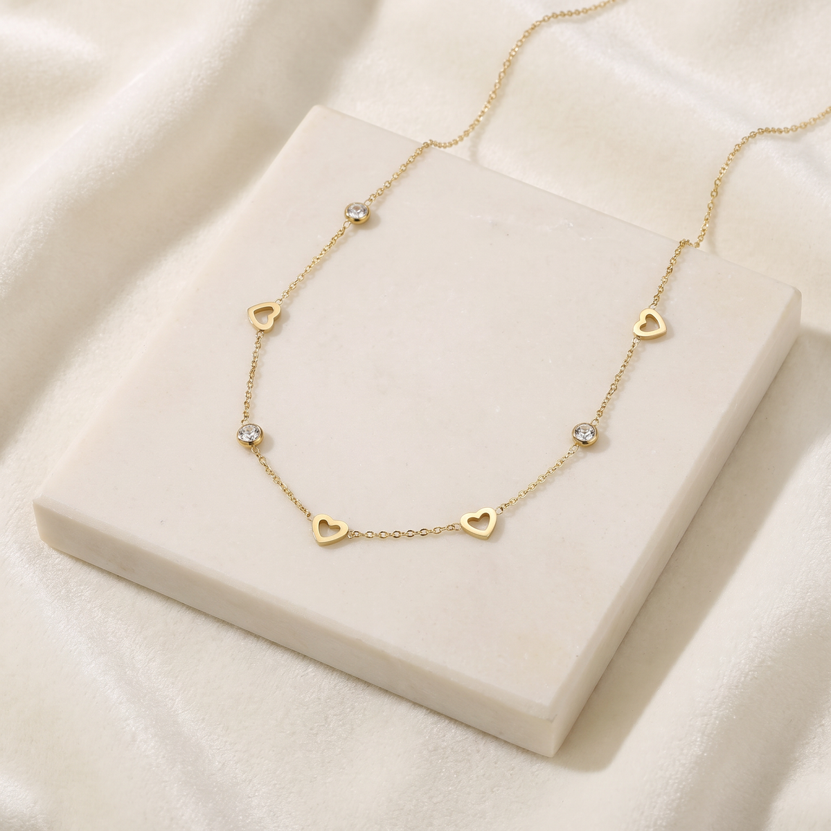 Collier cœur maille fine à strass — Doré