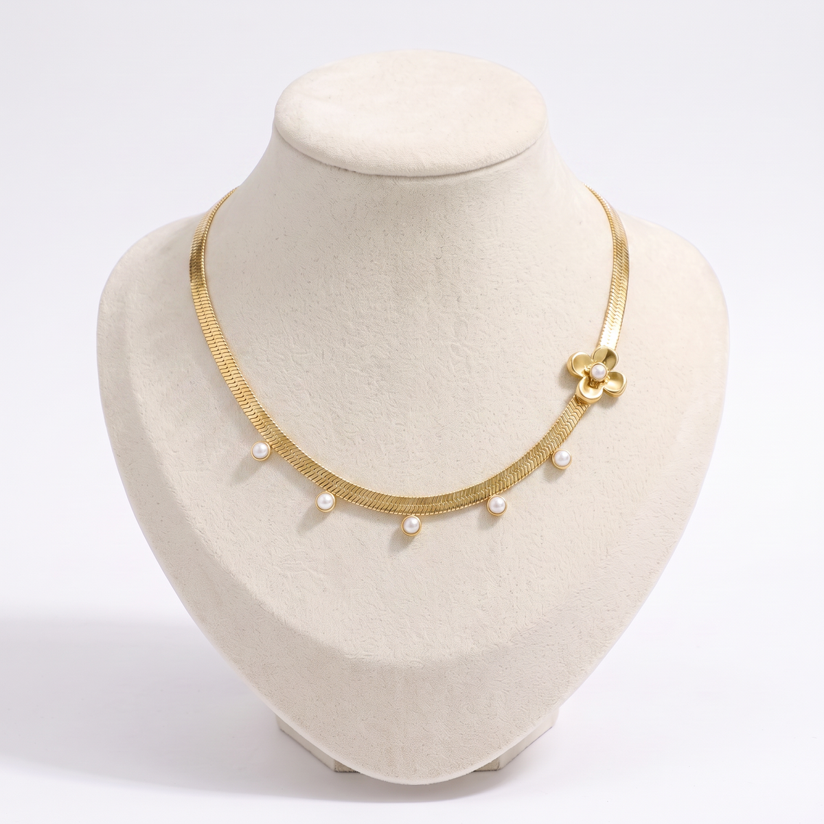 Collier ras de cou fleur grosse maille, vue de face, doré