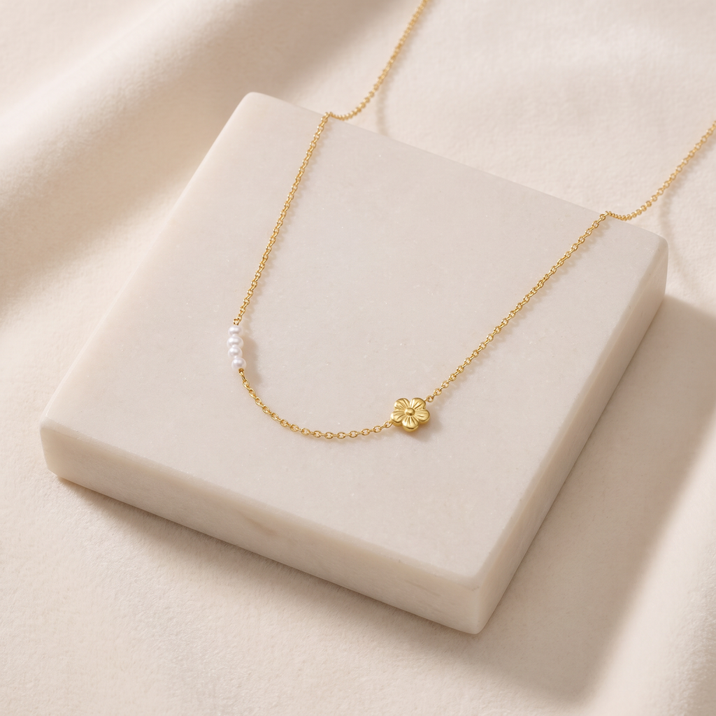 Collier fleur maille fine — Doré