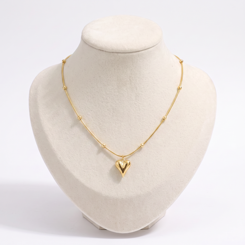 Collier cœur sur chaîne à boules, vue de face, doré
