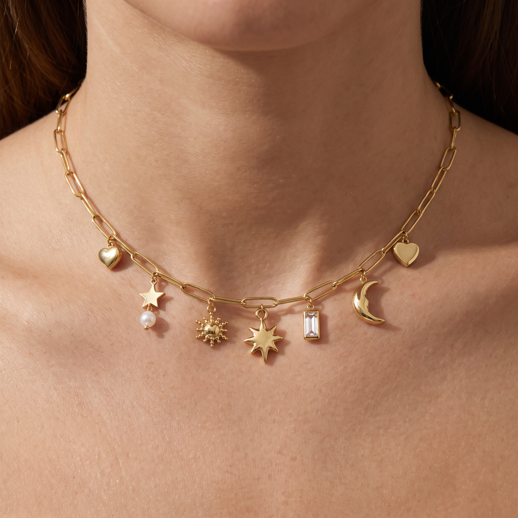 Collier lune et soleil maille trombone, porté, doré