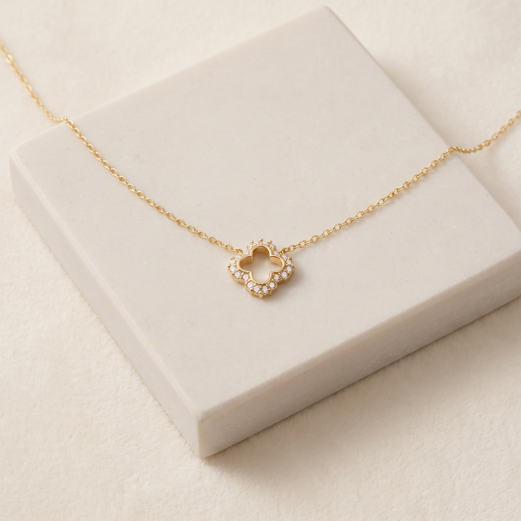 Collier trèfle à strass 39 cm — Doré